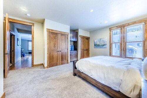 Beautifully modern condo only minutes from winter park resort - Winter Park, CO