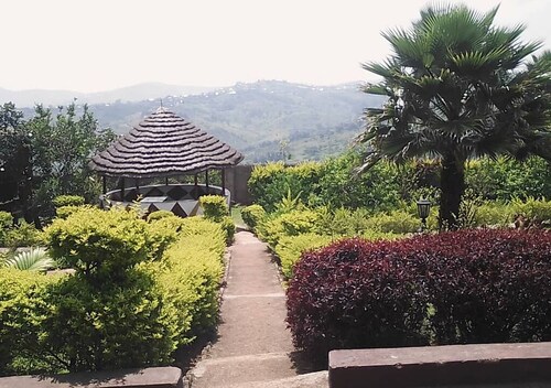 Maison traditionnelle écologique à la campagne rwandaise. - Rwanda