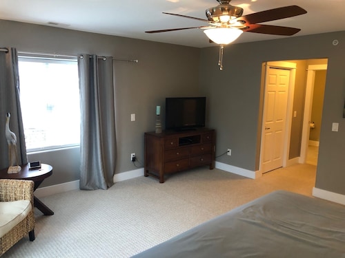 Luxury new buffalo condo with indoor/outdoor pool, 3 blocks from lake michigan! - Indiana (State)