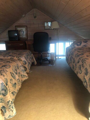 Lake life at its best! enjoy this cabin on bois blanc island. - Michigan