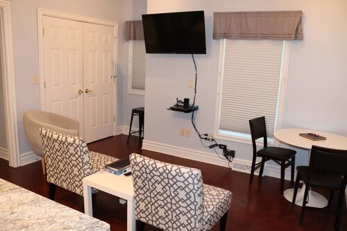 Beverly's guest suite - an accessible family space - Milwaukee