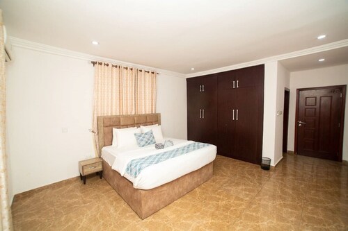 Utobert spacious 3br fully-serviced residence - Abuja