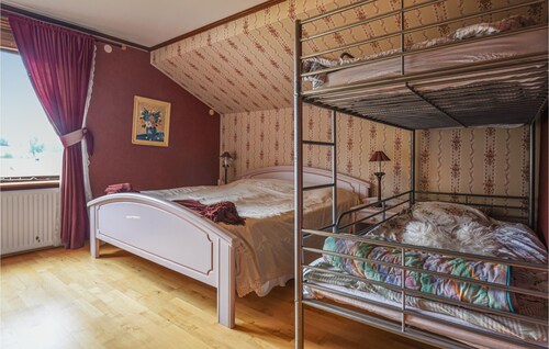 Nice home in sandhem with sauna and 3 bedrooms - Västra Götalands län