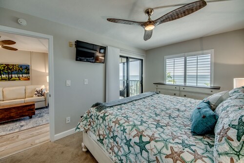 Pristine beachfront and ocean view villa @ seaside resort, unit 405. - Fort Myers Beach