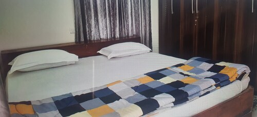 Smartly laid two bedroom apartment with kitchen ,simply furnished for homstay - Varanasi