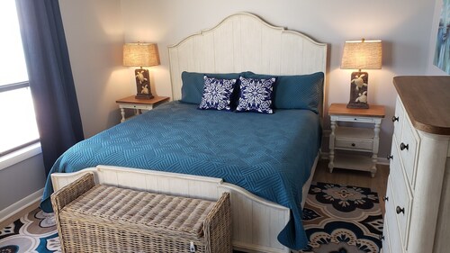 Penthouse ocean front resort - new to vrbo - rents monday to monday - Wrightsville Beach