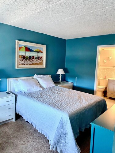 Ocean block spacious 2 bedroom condo - Maryland Beach