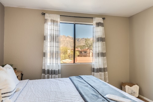 New 2 bedroom 2bath separate floor plan, modern farmhouse décor, vintage pieces - Tucson