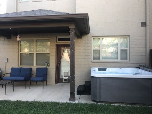 Sunflower casa with hot tub - Rivercrest Drive – Fort Worth