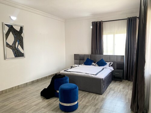 (special offer) spacious 4bedroom apartment in lekki lagos - Nigeria