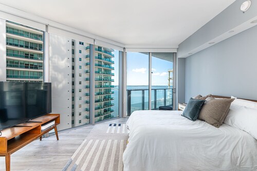 2/2 spacious luxury condo on brickell waterfront - Miami Beach