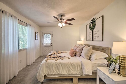 New! updated richmond escape w/ pool + guest house - Houston, TX