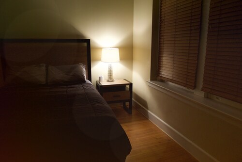 Lovely 1-bedroom, 2 bath loft-style uptown condo - Charlotte, NC