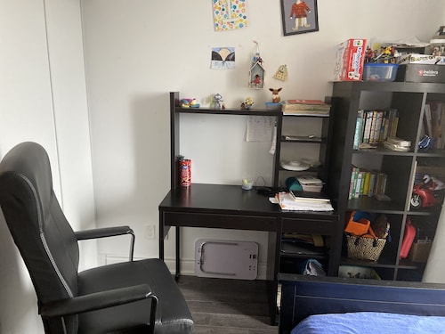 Single bedroom with  separate bath room available in 2 bed 2 bath condo@ markham - Markham (Canada)