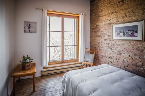 **aaa location** beautiful and sunny room in the old port of montreal - Montreal