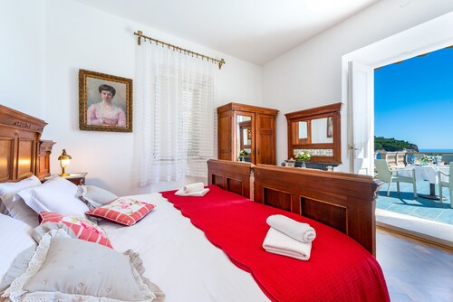 Villa adriatica-four bedroom villa with terrace and sea view - Dubrovnik