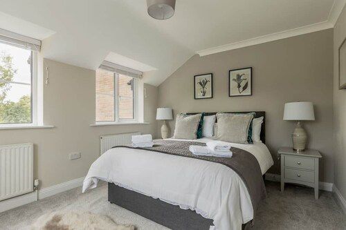 Stylish town house - central, detached, parking, garden - Bournemouth