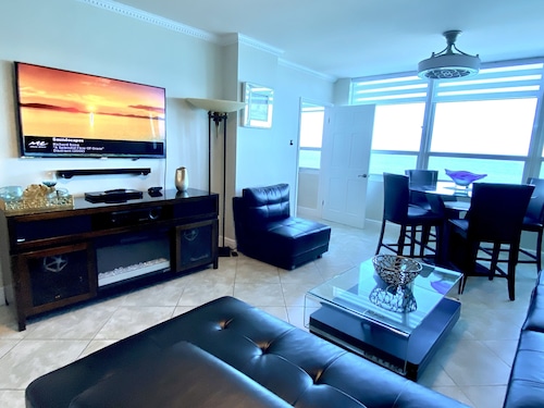 Beautiful direct ocean front one bedroom condo, just remodeled, free parking - Miami Beach