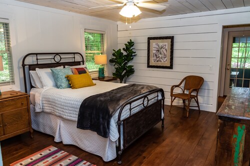 New rental- 3 bedroom/3 bath, mountain views - Highlands, NC