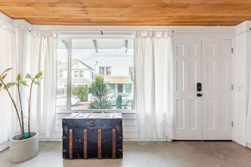 Beach house getaway - literal steps to the sand - Santa Monica, CA
