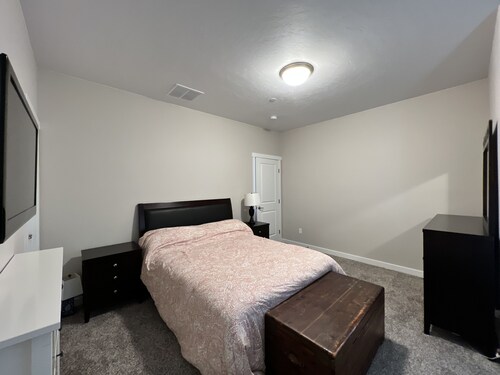 Brand new townhome - fully furnished, close to local hospital - Burbank, WA