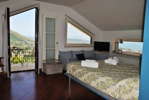 Matisse petit sea view penthouse - Formia