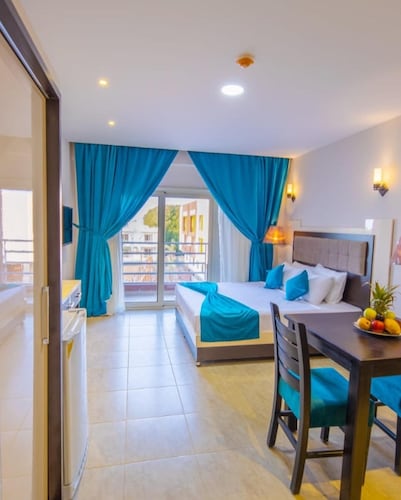 Deluxe suite with privet balcony,  parks ,full access to beach, aqua parks,pools - Égypte