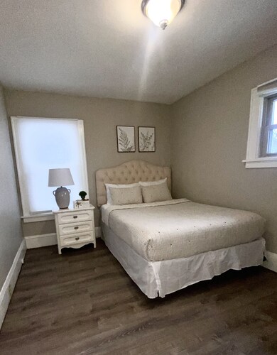 Comfortable lower level apartment - Warren, OH