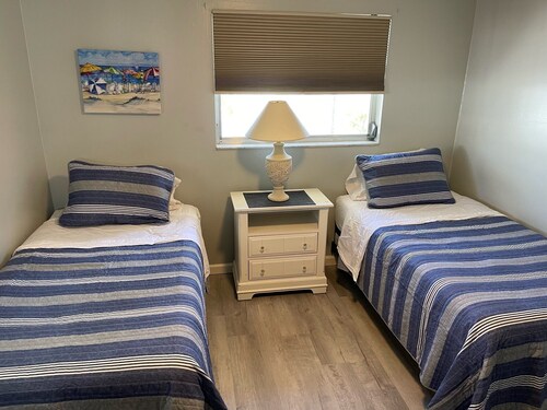Beautiful 2 bedroom /2 full bath home 2 miles from venice beach florida - Venice Beach, FL