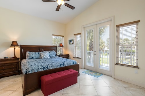 Beautiful and very well equipped 3 bedroom/2 bath home boasting a heated pool wi - Anna Maria Island