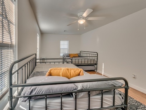 Modern & cozy 4 bed/2.5bath close to midtown & plaza district - Uptown Oklahoma City - Oklahoma City