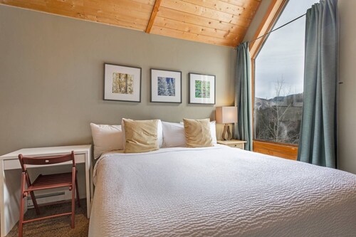 New listing!  charming 3bd/3ba ski chalet with gorgeous scenic mountain views! - Beaver Creek