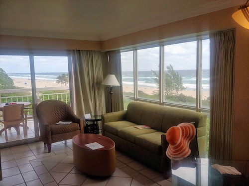 Palm beach resort wrap around two bedroom suite directly on the beach - Palm Beach