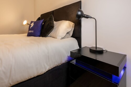 Ideal 2 bed apartment - central - free wifi - netflix - 2 en-suites - Derby