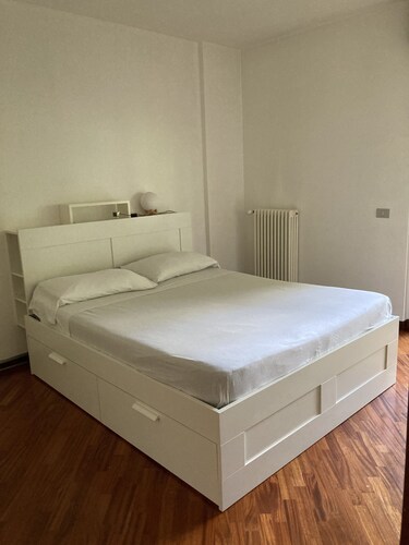 Spacious private apartment near city center - Lecco