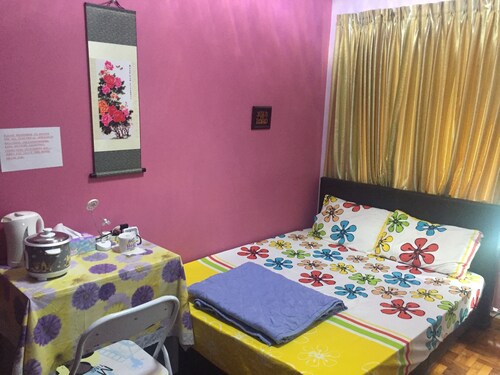 Comfortable  master  bedroom  suite for  the  professional - Singapour