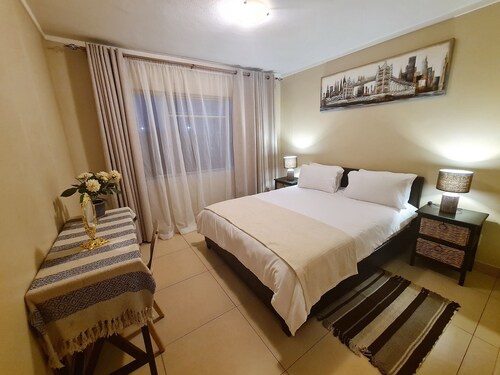 2 bed, 2 bath apartment, menlyn - Pretoria