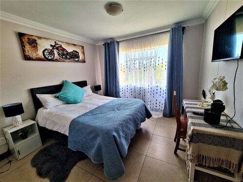 2 bed 2 bath apartment, menlyn - Pretoria