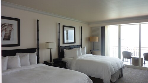 Oceanfront luxury condo-balcony-kitchenette-5 stars the atlantic resort and spa - Fort Lauderdale
