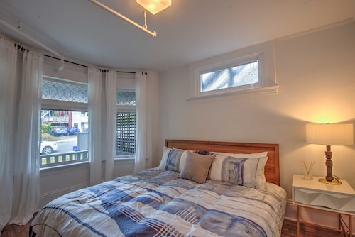 A true home- blocks to kits beach and 4th ave, minutes from downtown and ubc - Vancouver