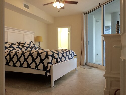 Penthouse 17th floor w. free beach service (chairs/umbrella) included! - Navarre, FL