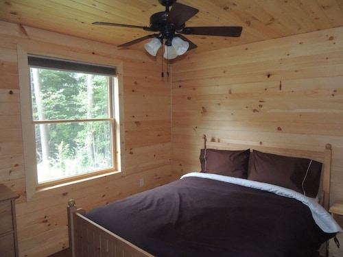 Rustic yet modern log cabin, cayuga wine trail, dog friendly, open year round - Finger Lakes