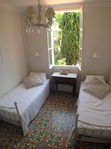 Seaside villa apartment with large terrace  2 mins from renecros beach - Bandol