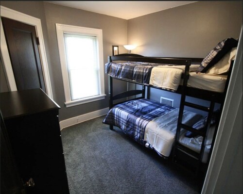 Three bedroom entire apartment great for families. - Niagara Falls, NY