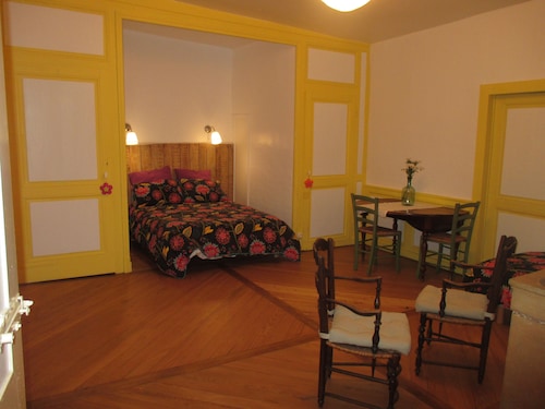 Appartement de 100 m2 dans un ancien hotel particulier de xviiie siècle - Salins-les-Bains