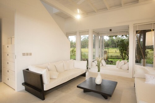Prachtige 3 slaapkamer villa in ubud rijstvelden, privé zwembad met uitzicht - Bali