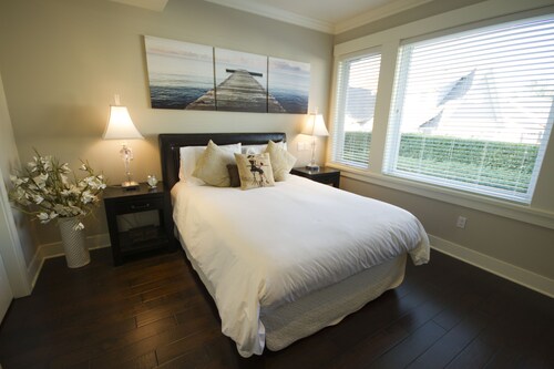 Luxury beach house 3 bedroom ocean view - pool - British Columbia