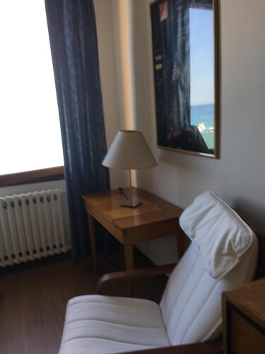 Large beach front apartment suitable for families - Andora