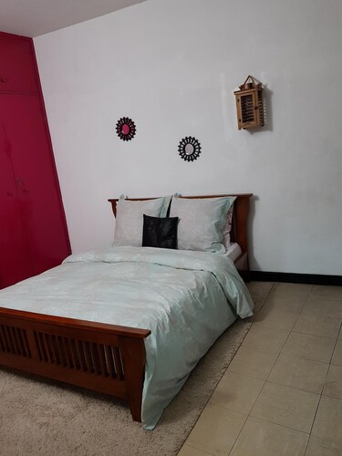 Well located opposite the governor's home, quiet and very welcoming - Douala