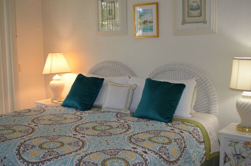 Botanical island delight c120: 2  br, 2  ba condominium in key west, sleeps 4 - Key West, FL